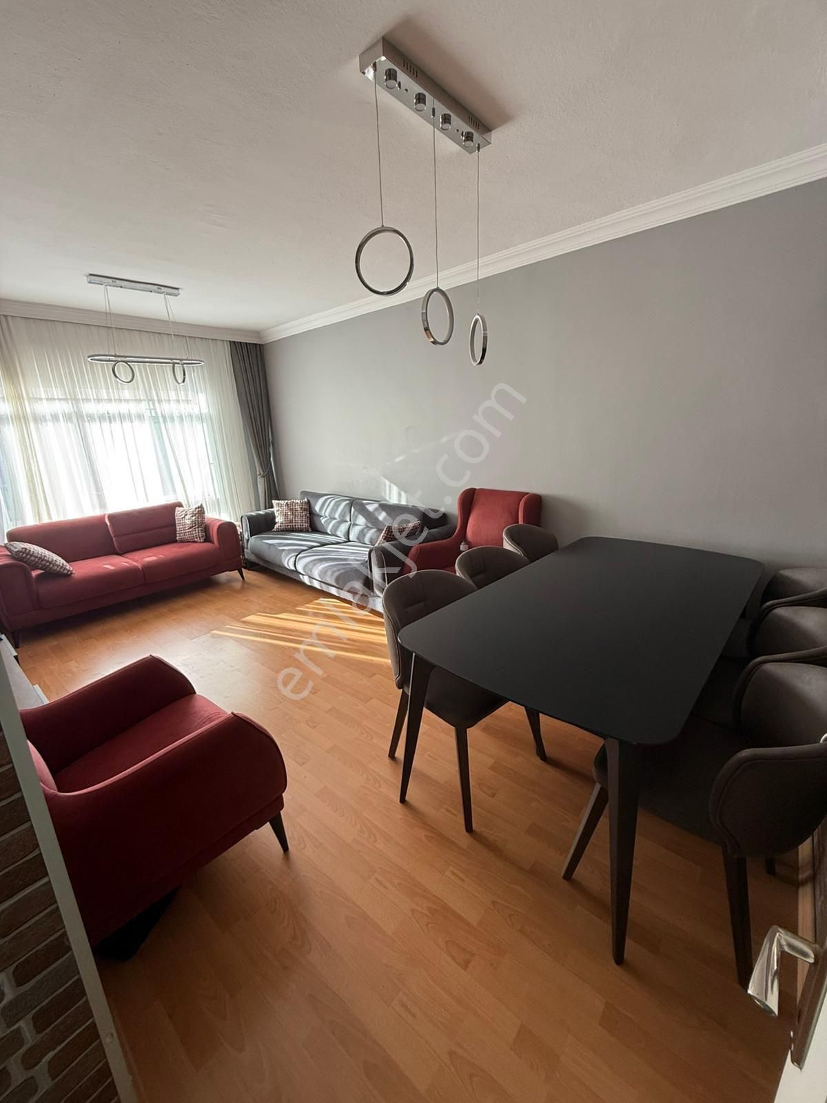 Pusulavega'dan Atış Cad. De Katta Yapılı Cadde Cepheli 2+1