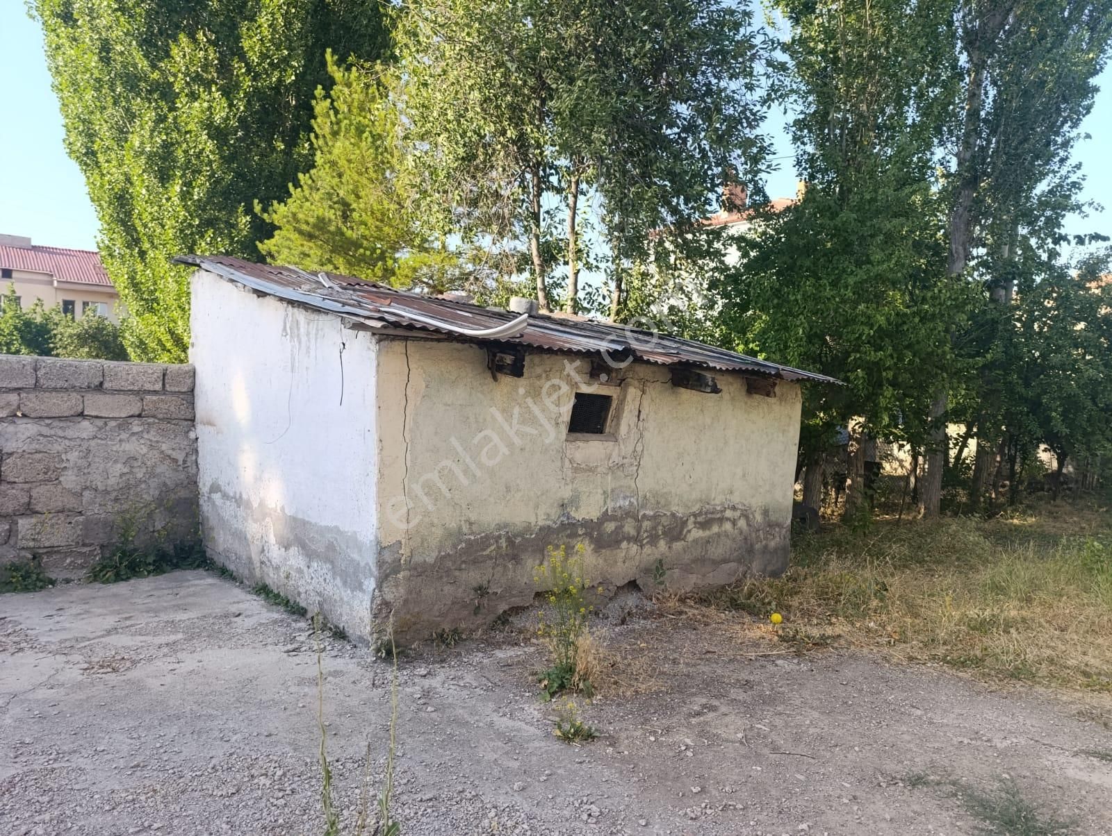 Şarkışla Hsk Rönesans Emlaktan Esentepede Satılık 2 Katlı Ev Ve Müştemilat - Görsel 7