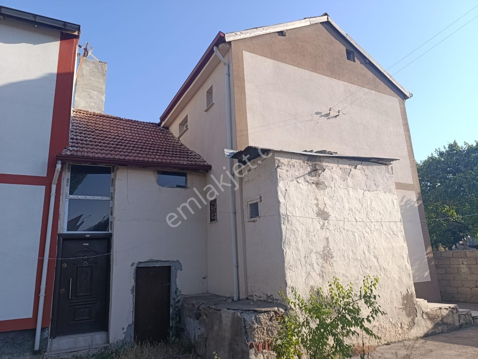 Şarkışla Hsk Rönesans Emlaktan Esentepede Satılık 2 Katlı Ev Ve Müştemilat - Görsel 5