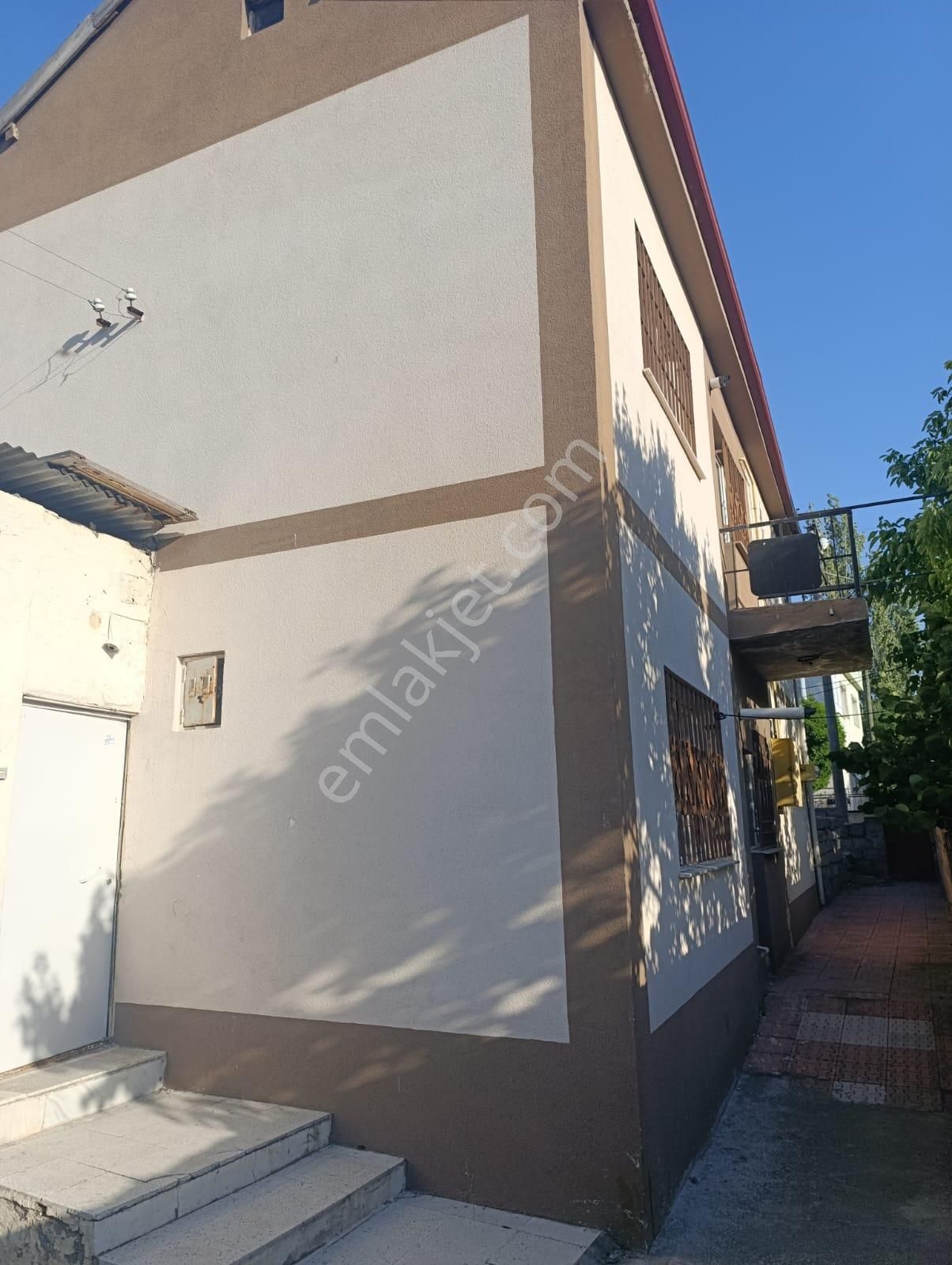 Şarkışla Hsk Rönesans Emlaktan Esentepede Satılık 2 Katlı Ev Ve Müştemilat - Görsel 4