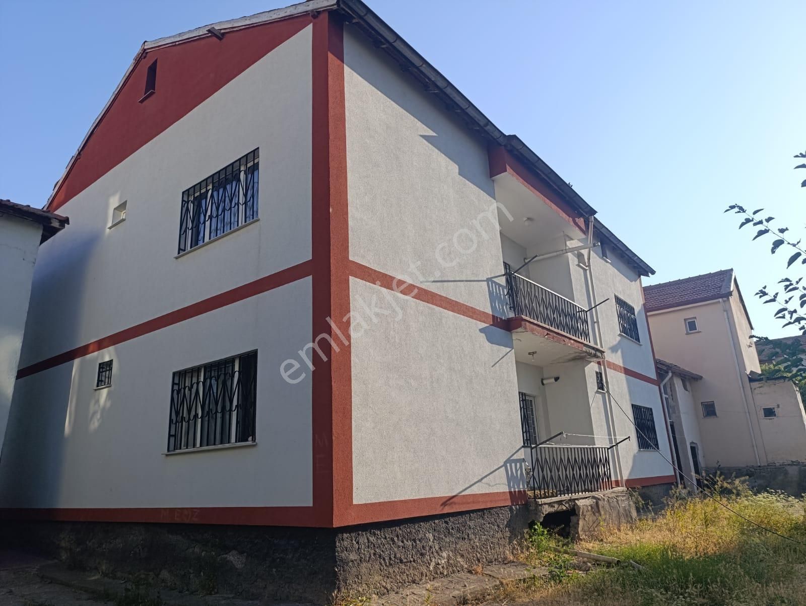 Şarkışla Hsk Rönesans Emlaktan Esentepede Satılık 2 Katlı Ev Ve Müştemilat - Görsel 6