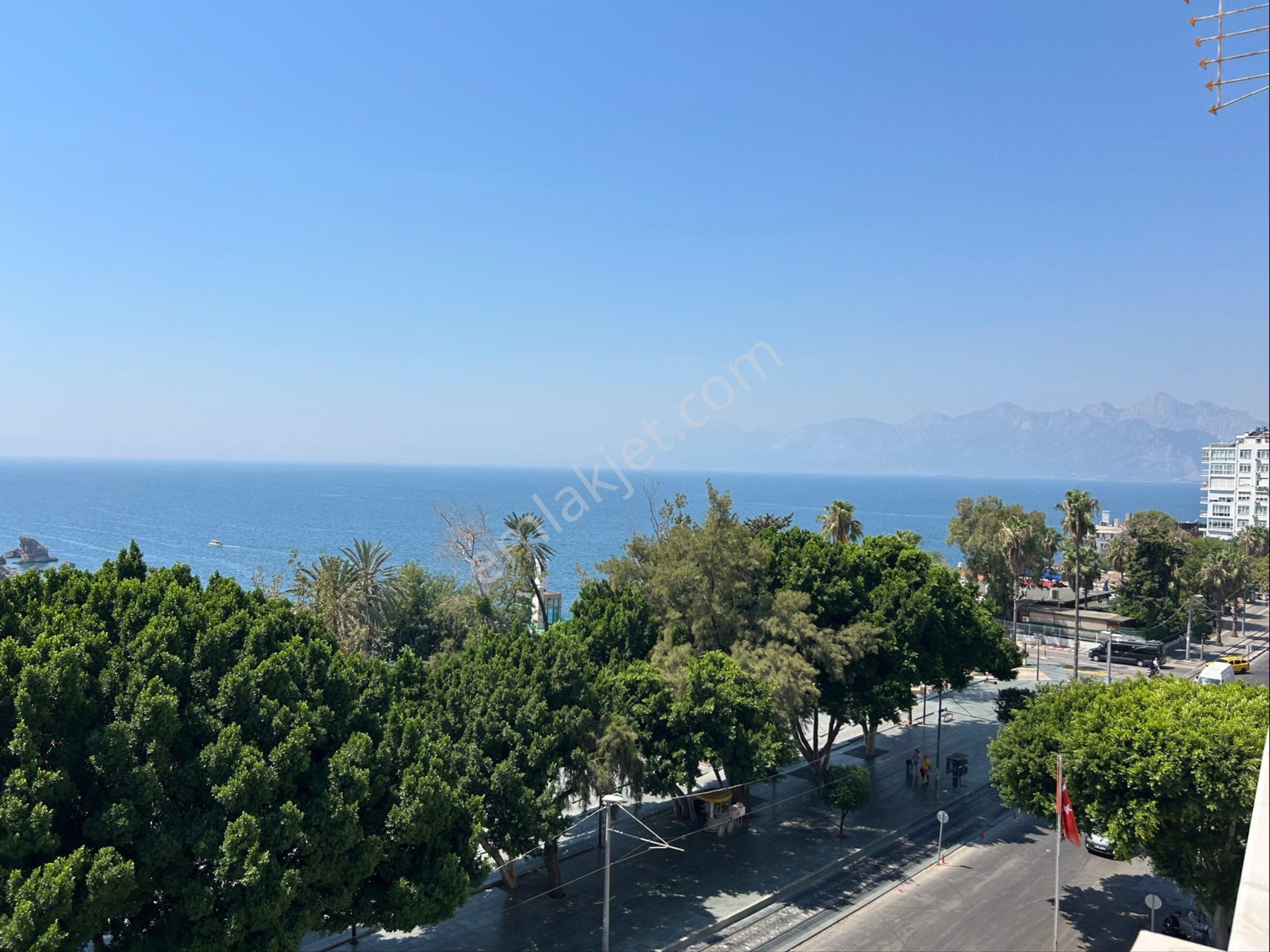 Antalyanın Kalbi Cumhuriyet Meydanında Muhteşem Deniz Manzaralı Kiralık 4+1