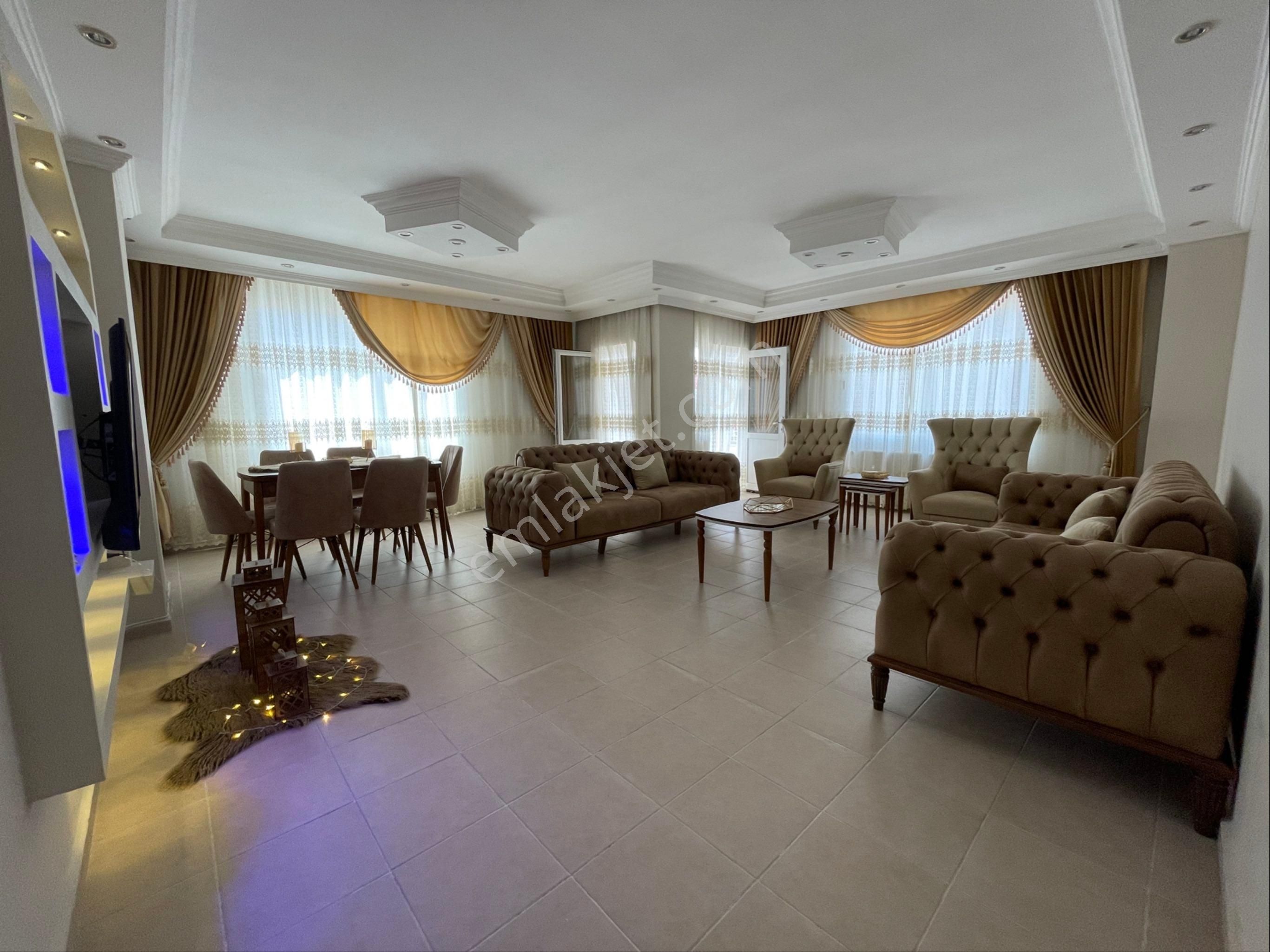 Palmiye Mahallesi 3+1 200 M2