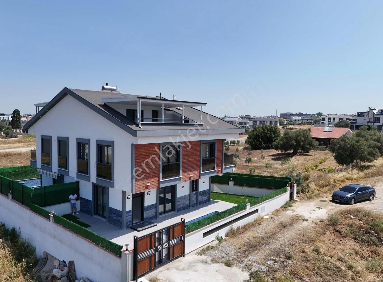 Müstakil Tadında Havuzlu Bahçeli 4+1 Sıfır Akıllı Sistemli Villa