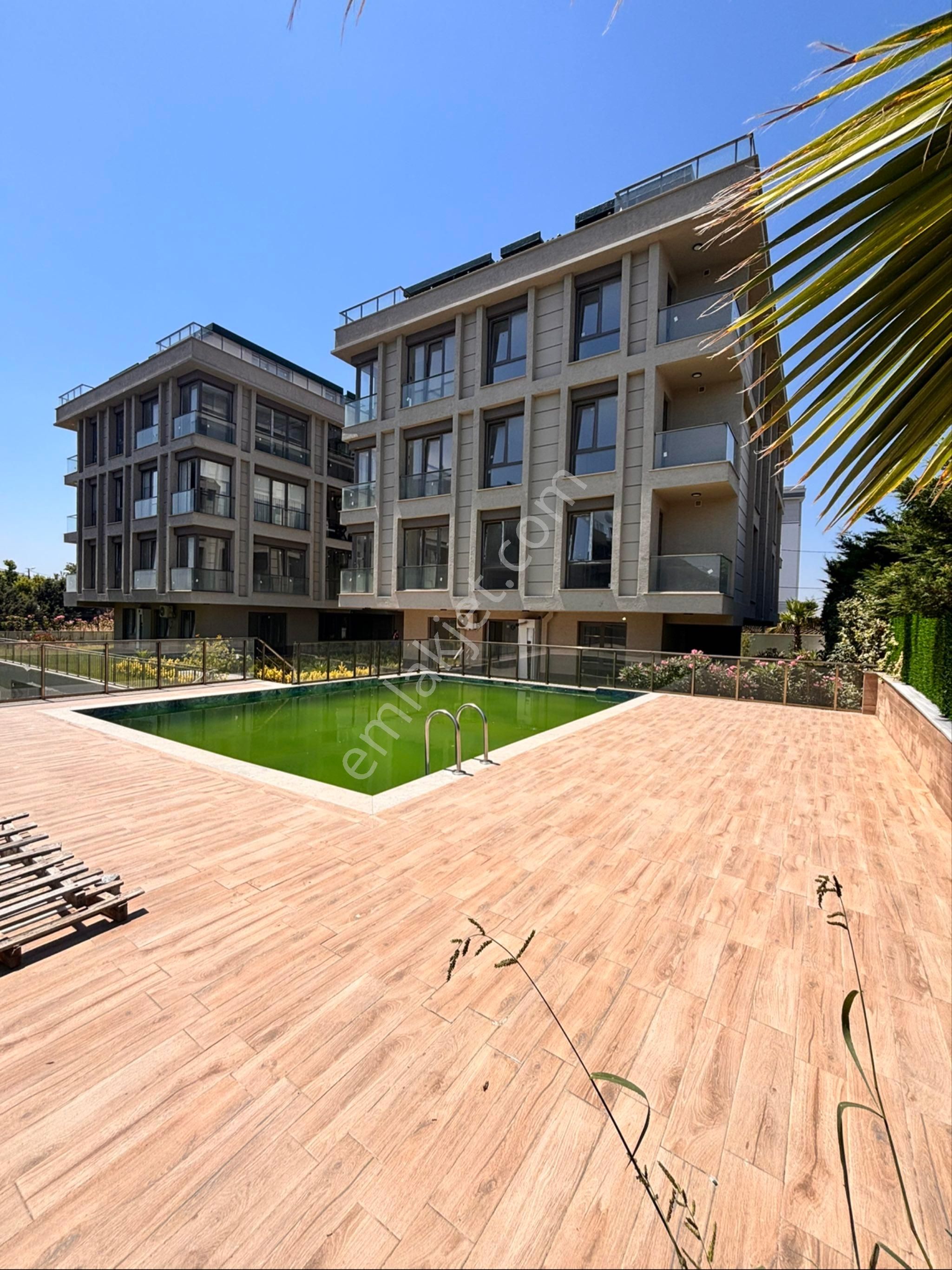Hem Merkezi Hem Boş Sıfır Kısa Katlı Aile Sitesi 3+1 Ara Kat Daireler