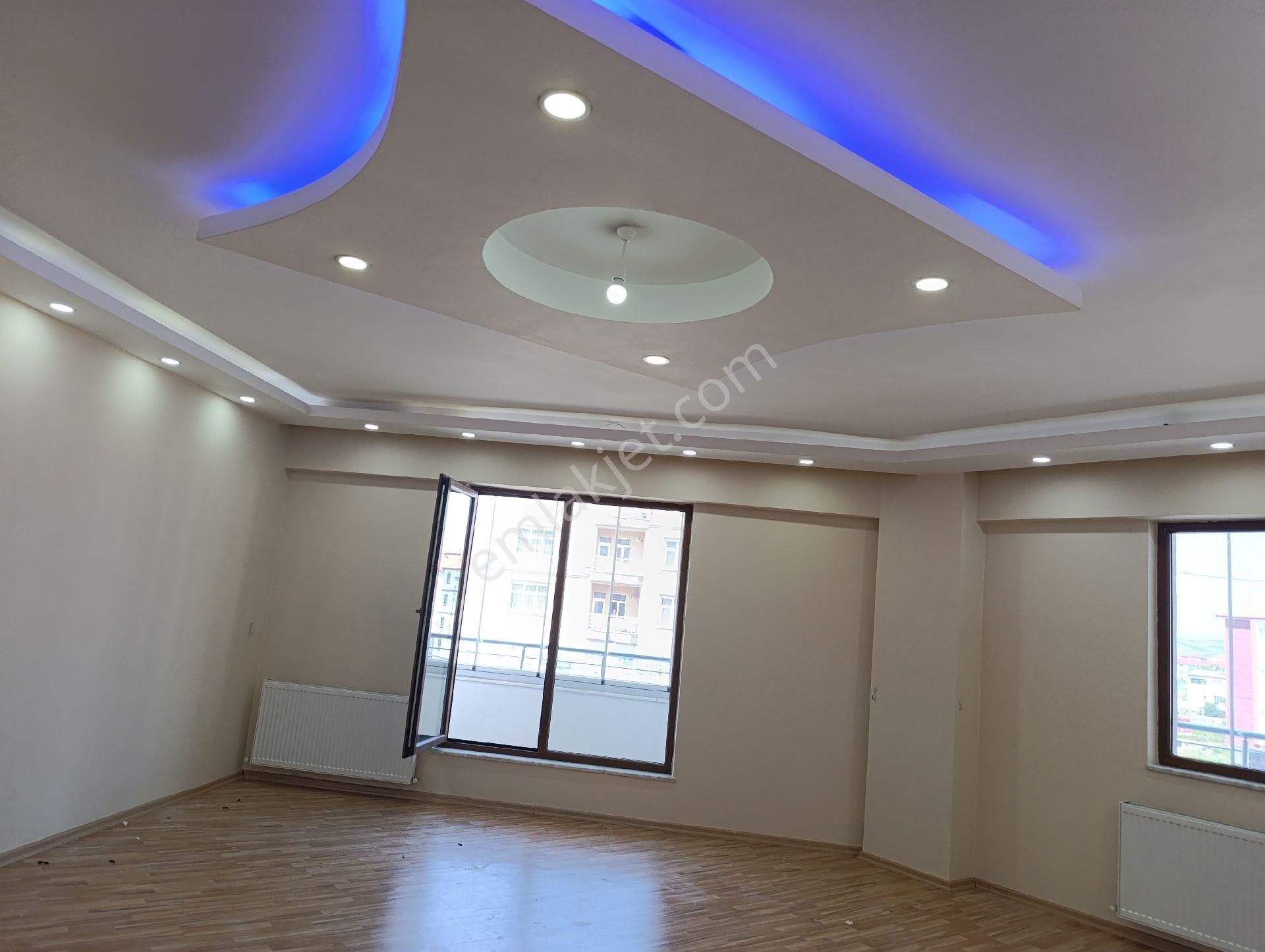 Yenişehir Mahallesinde Kiralık 2+1 Arakatta Kapalı Otoparklı Daire