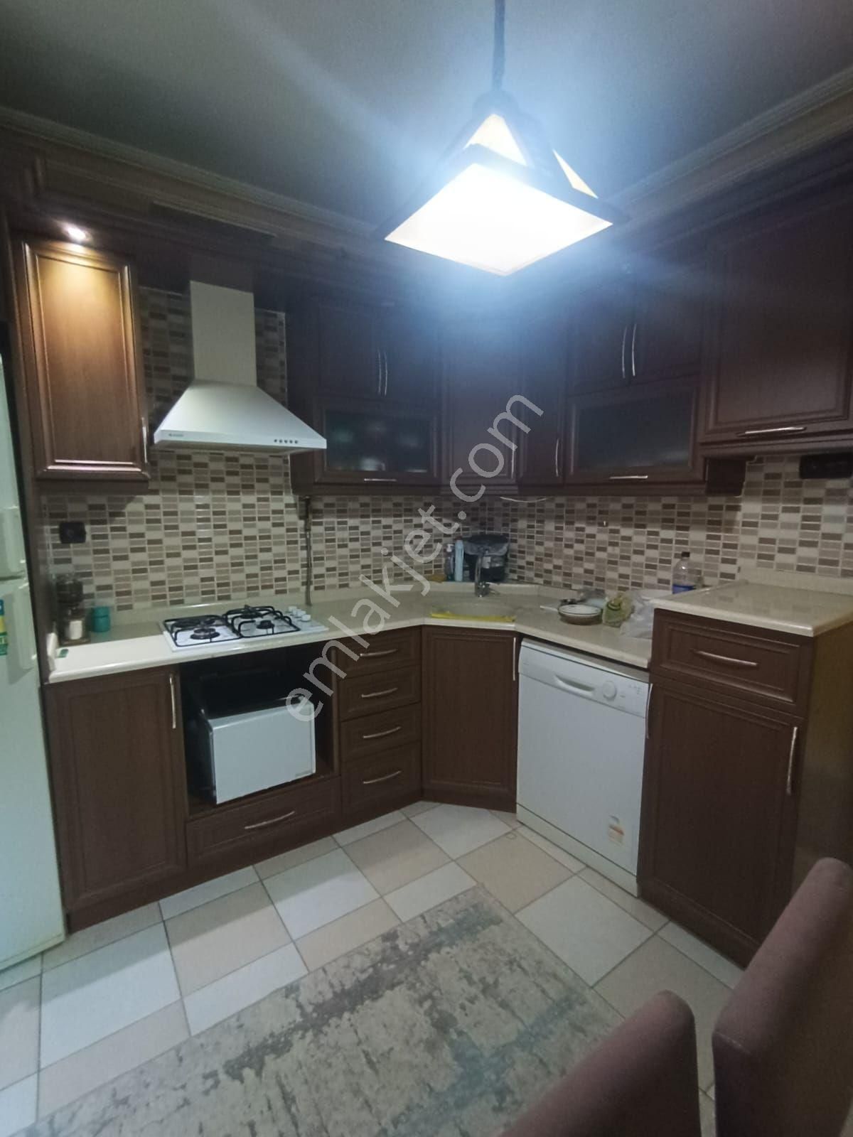 Reşadiye Mahallesinde Eşyalı Kiralık 2+1 Asansörlü Daire