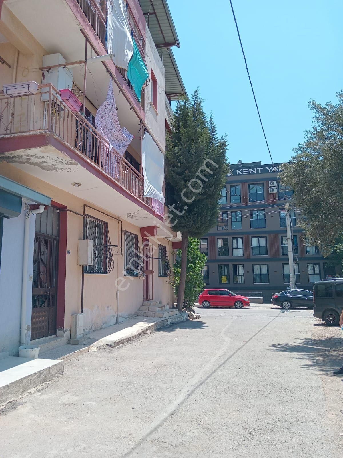 Buca' En Az 80.000 Tl Kira Getirili..3 Daire, 2 Dükkanlı Komple Bina