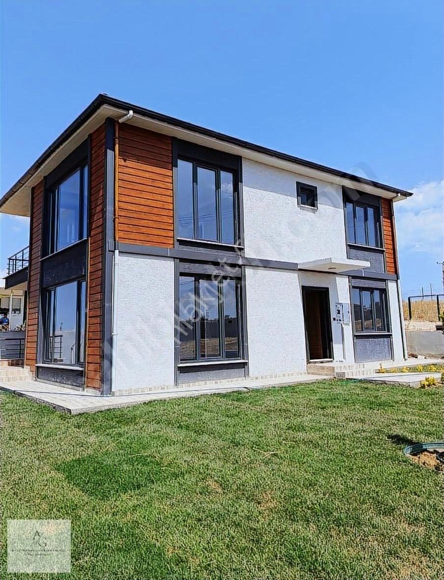 Gelibolu Bolayirda Full Saroz Manzaralı Sıfır Satılık Villa