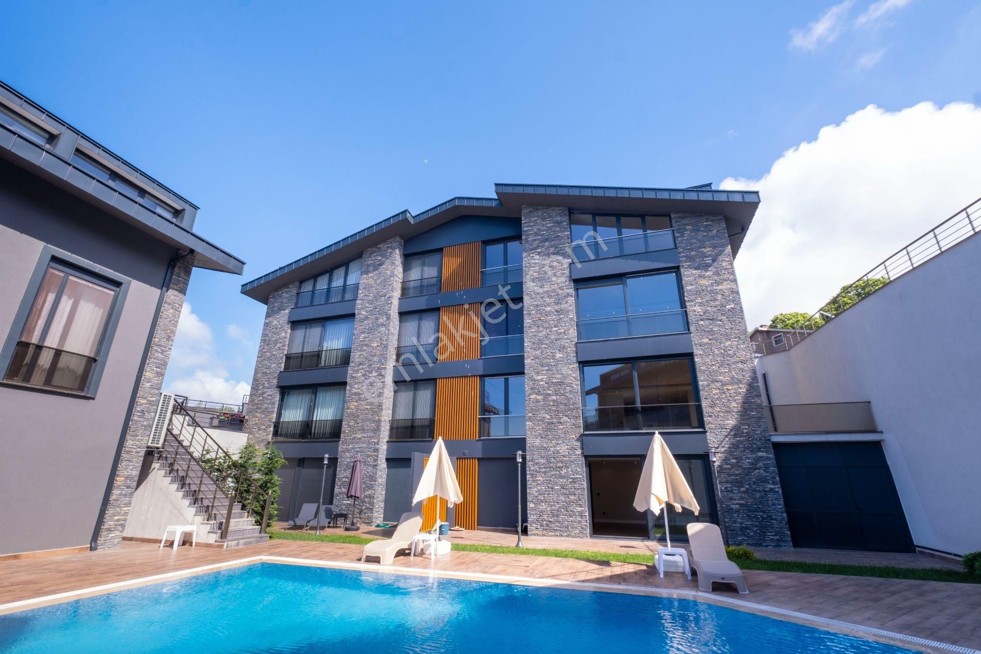 Sarıyer Uskumruköy'de 4+2, 430m2 Lüks İkiz Villa