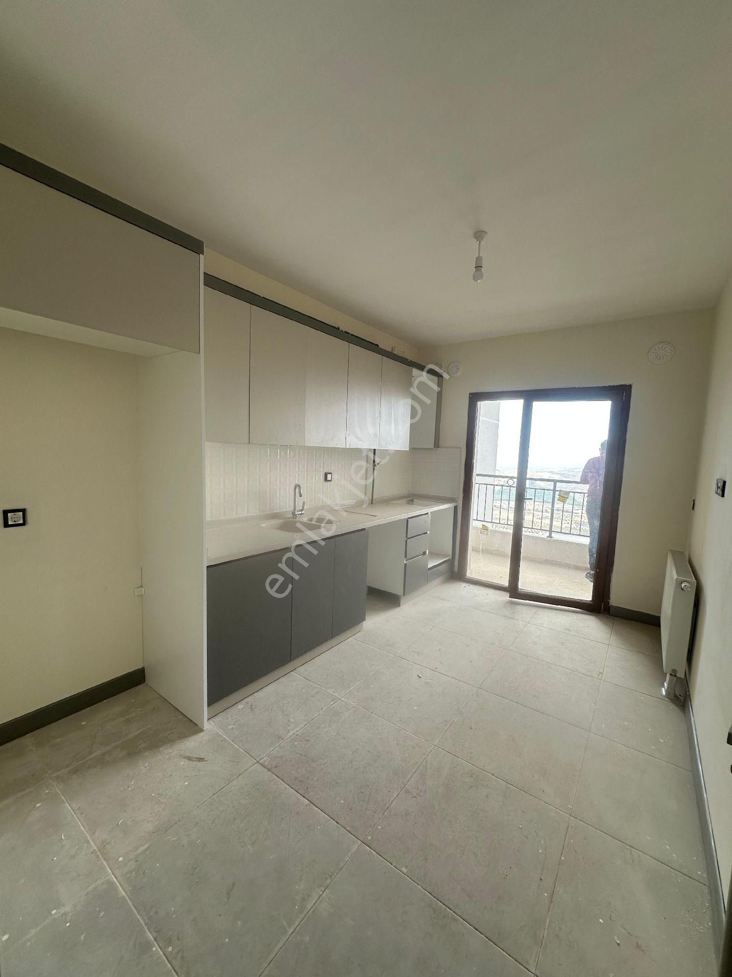 Doğar'dan Resul Osman Toki'de Sıfır Kiralık 2+1 Önü Açık Köşe Daire