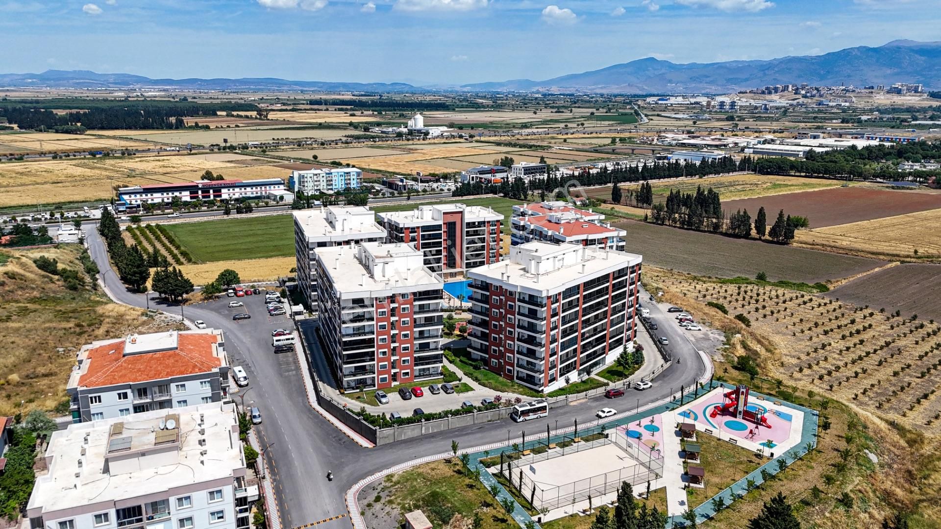 Flora Park Evleri Sitesi'nde Köşe Konumlu Arakat 3+1 Sıfır Daire