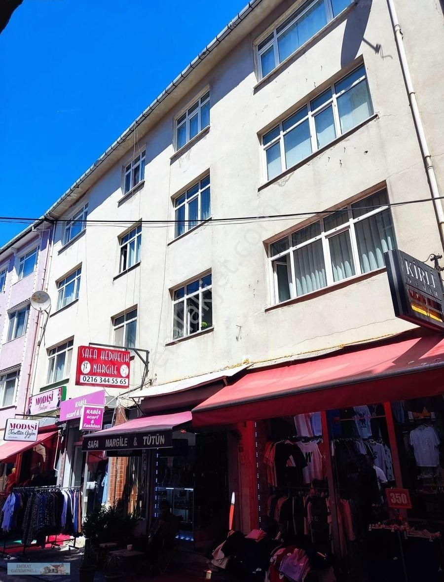 Emiray Dan Ümraniye Çarşıda Satılık 2+1 Boş Daire