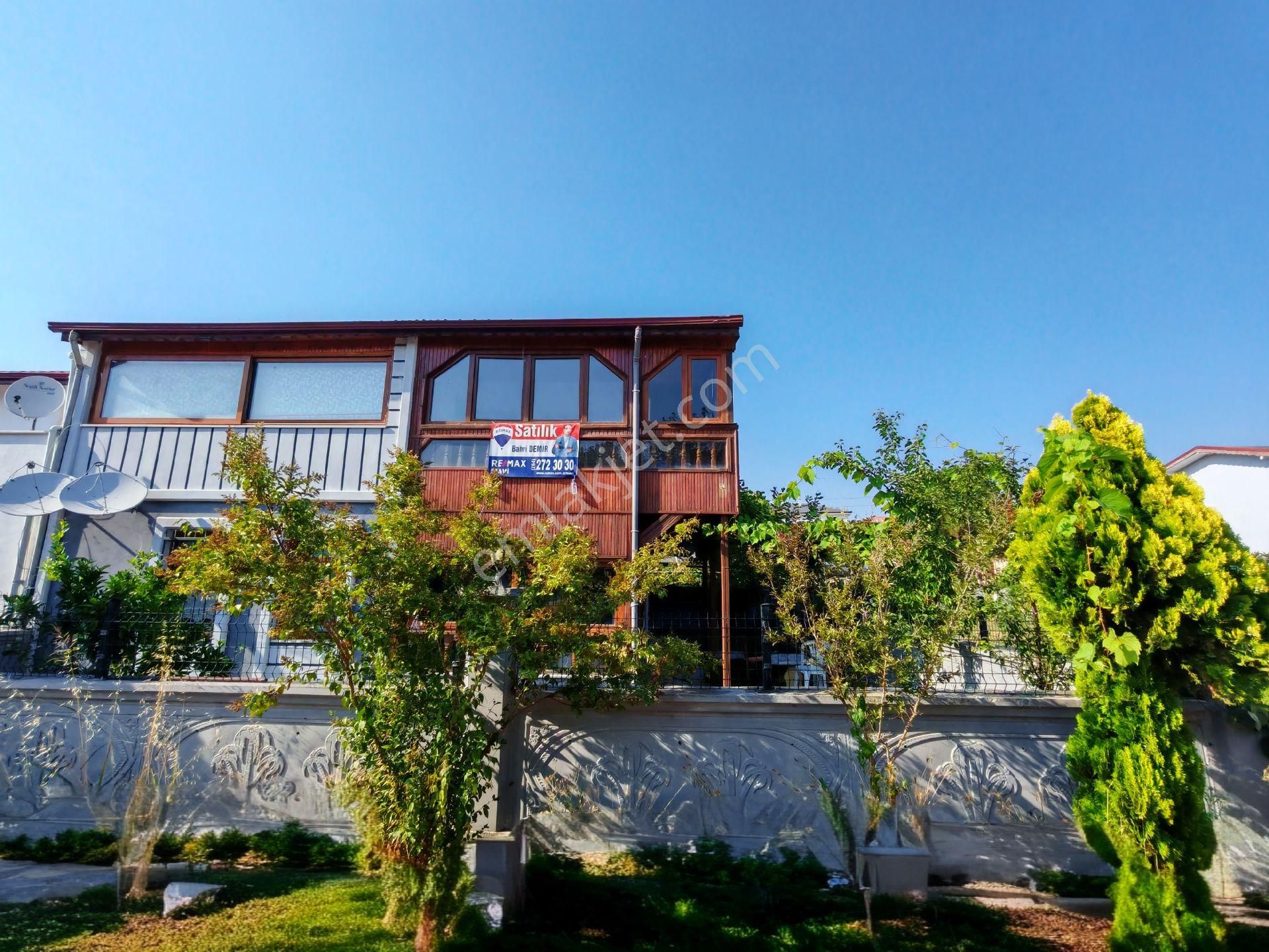 Aziziye Müstakil 250m2 Denize 2dk Geniş Bahçeli, Veranda Remax - Görsel 6