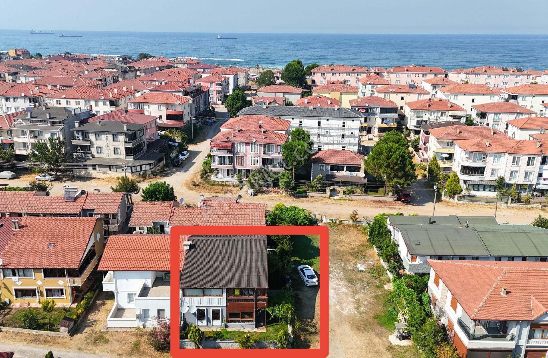 Aziziye Müstakil 250m2 Denize 2dk Geniş Bahçeli, Veranda Remax - Görsel 24