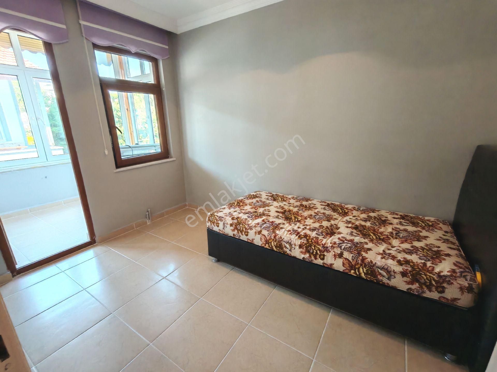 Aziziye Müstakil 250m2 Denize 2dk Geniş Bahçeli, Veranda Remax - Görsel 18