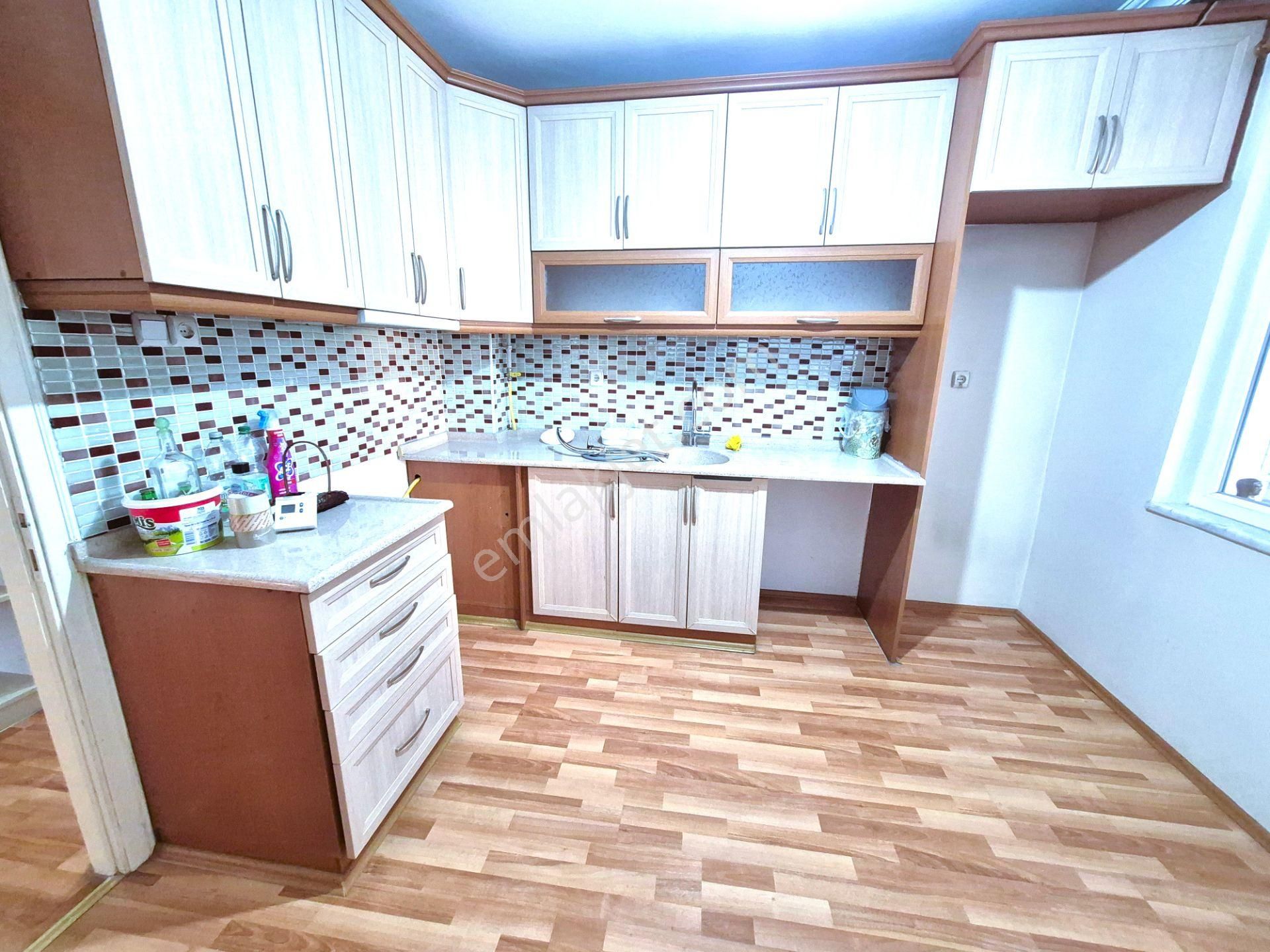 El/ya'dan Paşaalanı Mah. 3 Cepheli Sitede 3+1 Köşe Bina