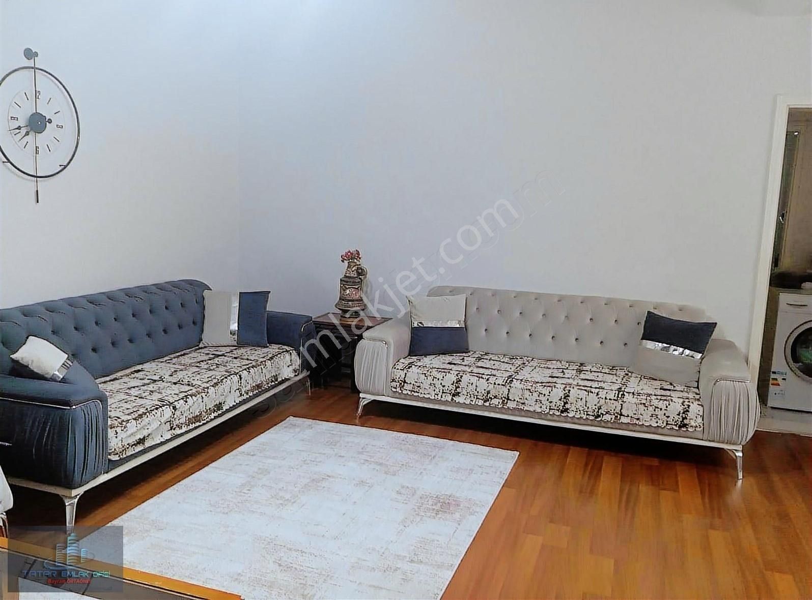 Cumhuriyet Mahallesinde Arakat, Geniş Ve Kullanışlı 3+1 Satılık