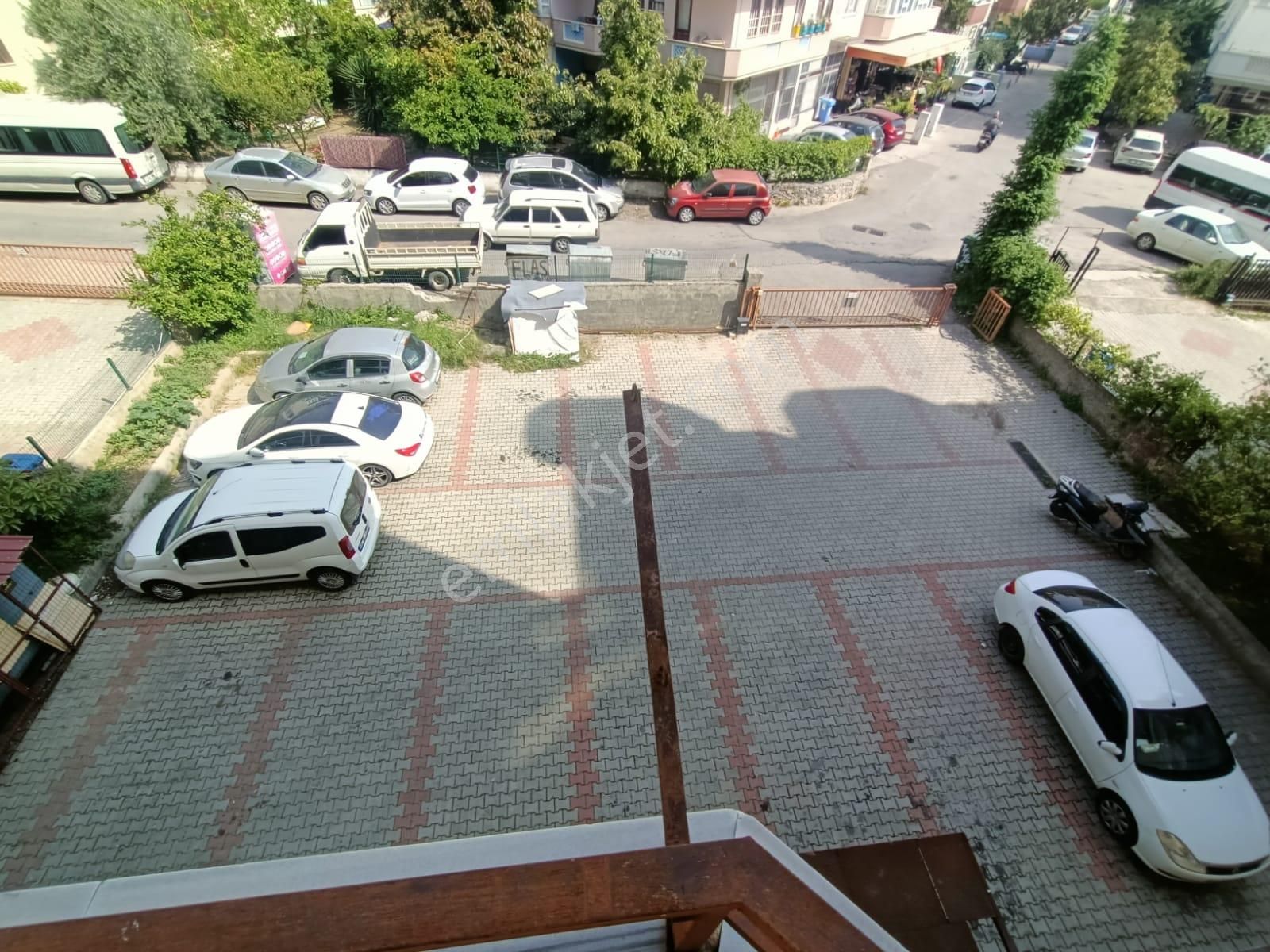Alanya Güllerpınarı Mahallesi'nde 2+1 Ayrı Mutfaklı Eşyasız Daire!