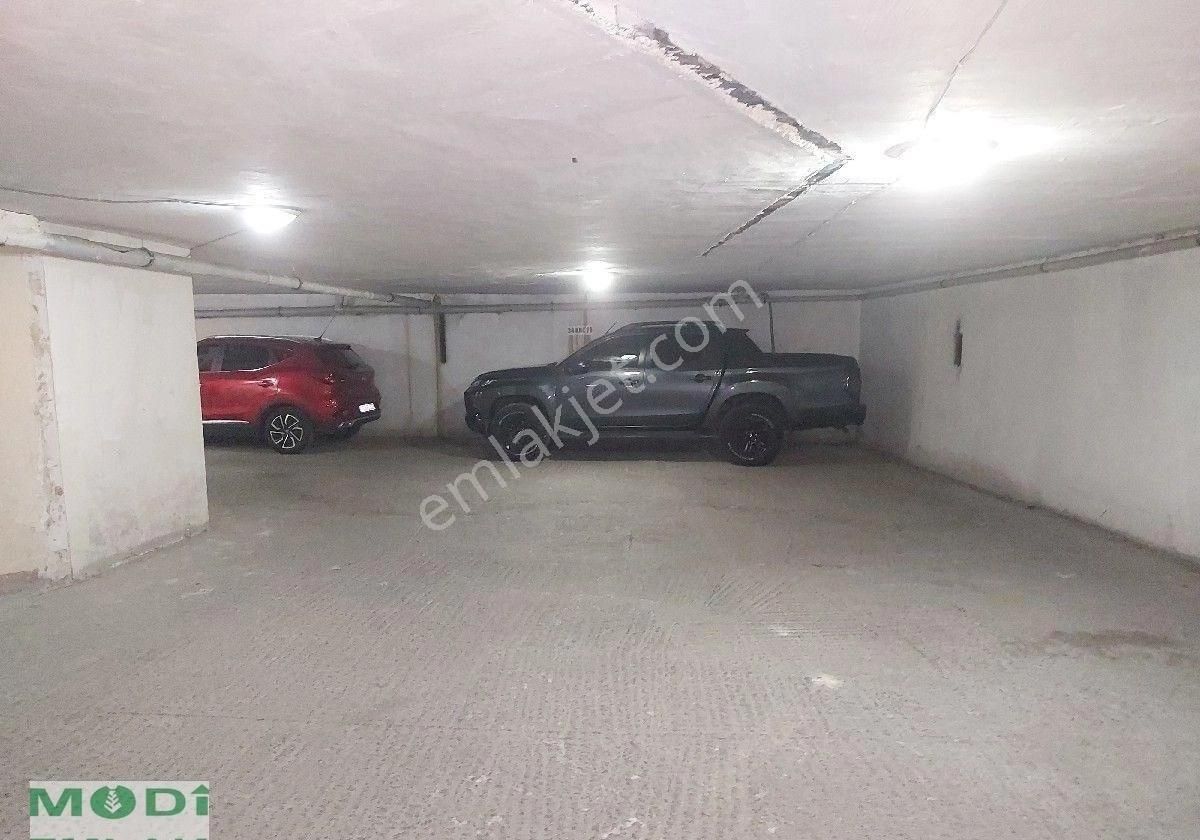 Moda Sahile Yakın Asansörlü Otoparklı Satılık 3+1 Ofis Daire - Görsel 24