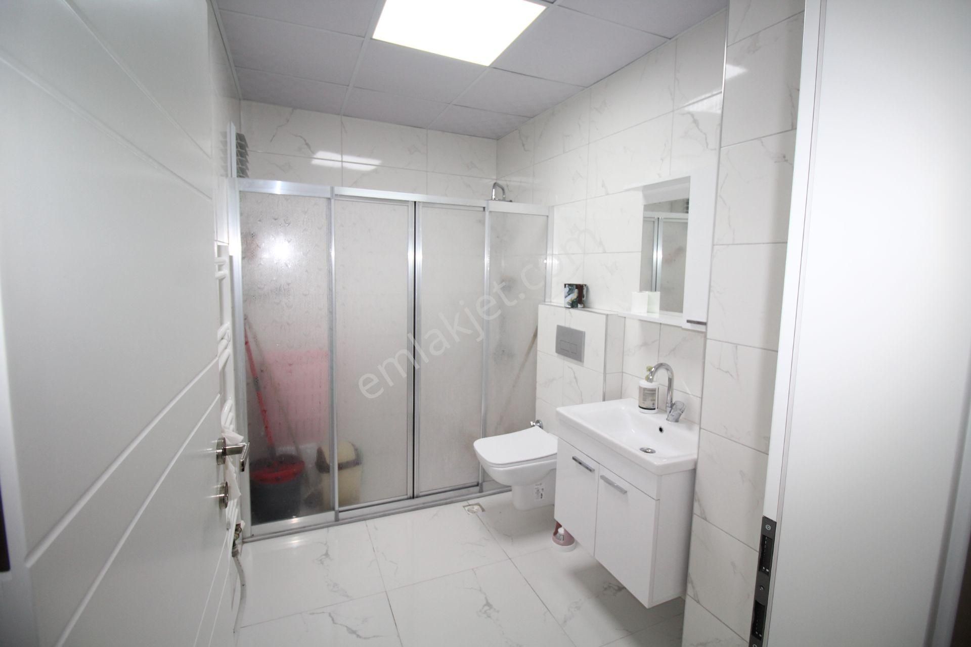 Aksaray Coğlaki Mahallesi 40 Mmetrelik Yolda Geniş Ve Temiz 3+1 Satılık Daire