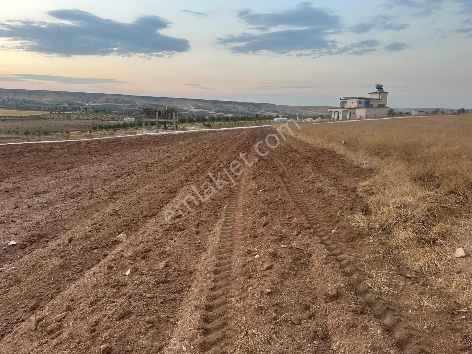 Yaşarsoy Gyo'dan Aşağıiçkara Köyünde Yatırımlık Uygun Tarla