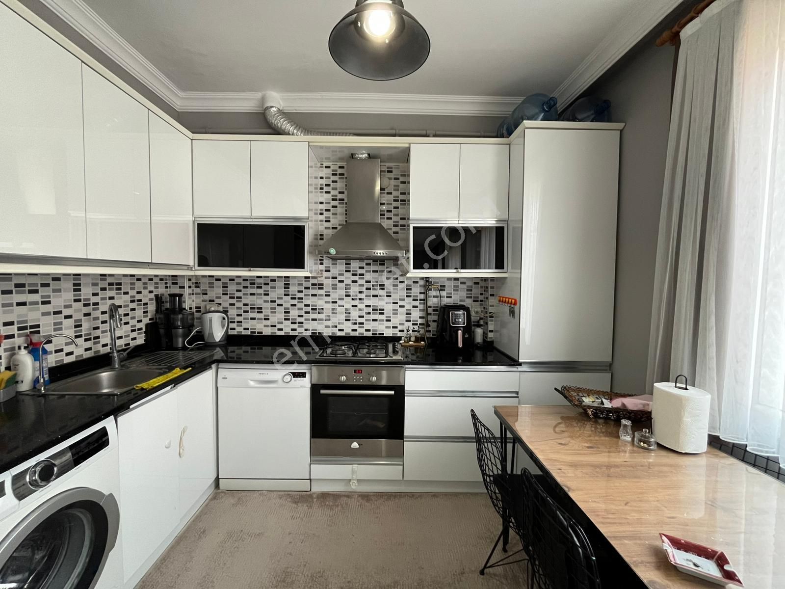 Asil'den Güzelyalıda Full Bakımlı 2+1 Arakat Düz Ayak Daire