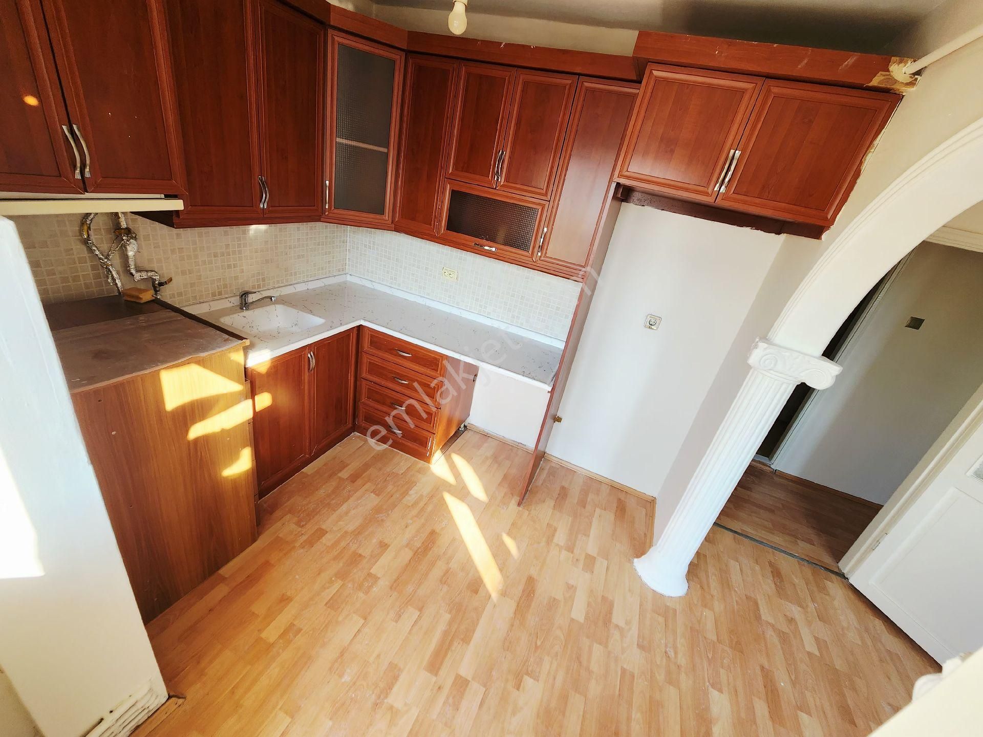 Gençbay Emlak'tan Kilise Civarında 6.kat 3+1 Asansörlü Otoparklı Kiralık Fırsat Daire