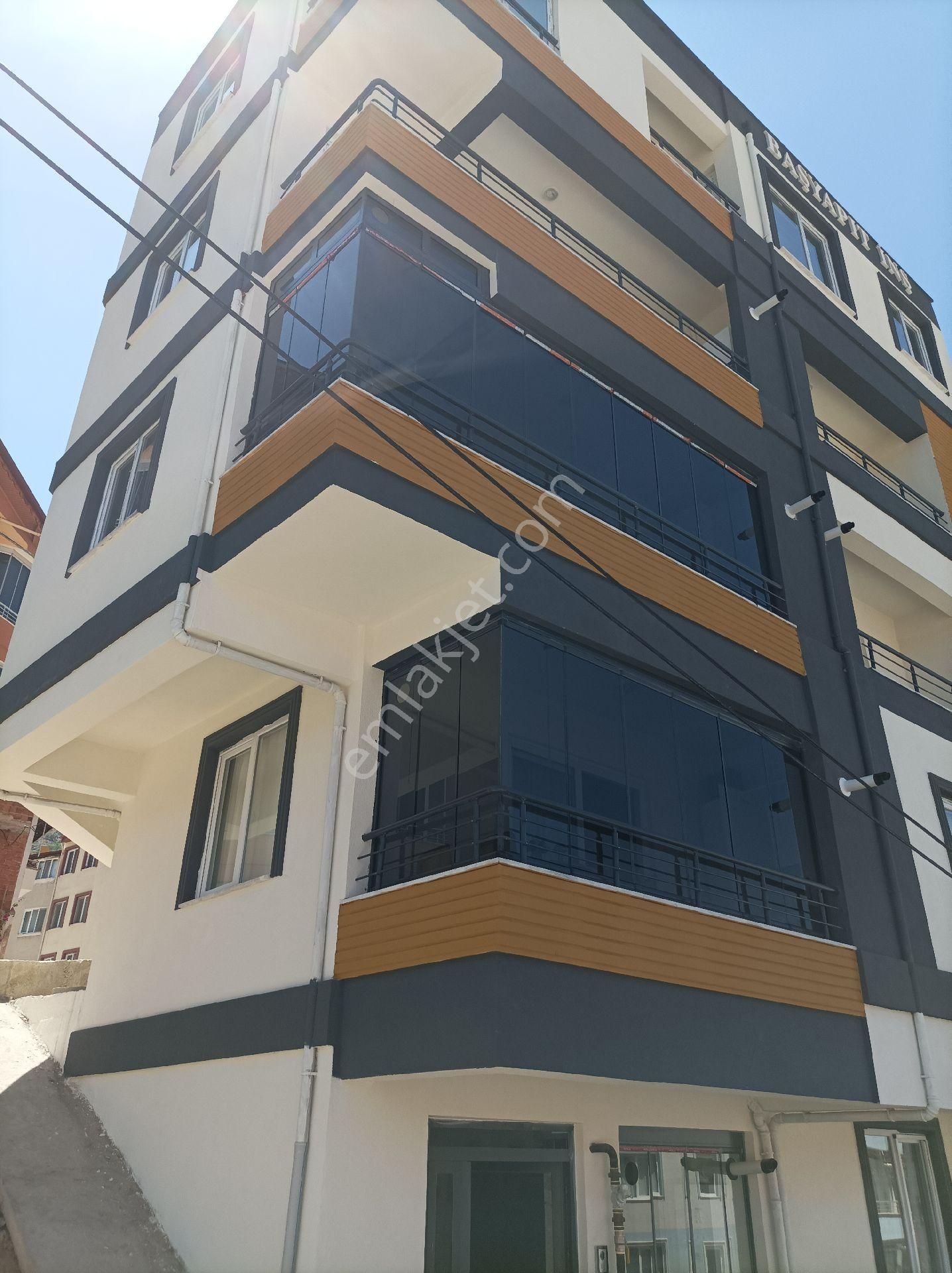 Yardımcı Emlaktan Devlet Hastanesi Karşısında Satılık Fırsat 1+1 Daireler