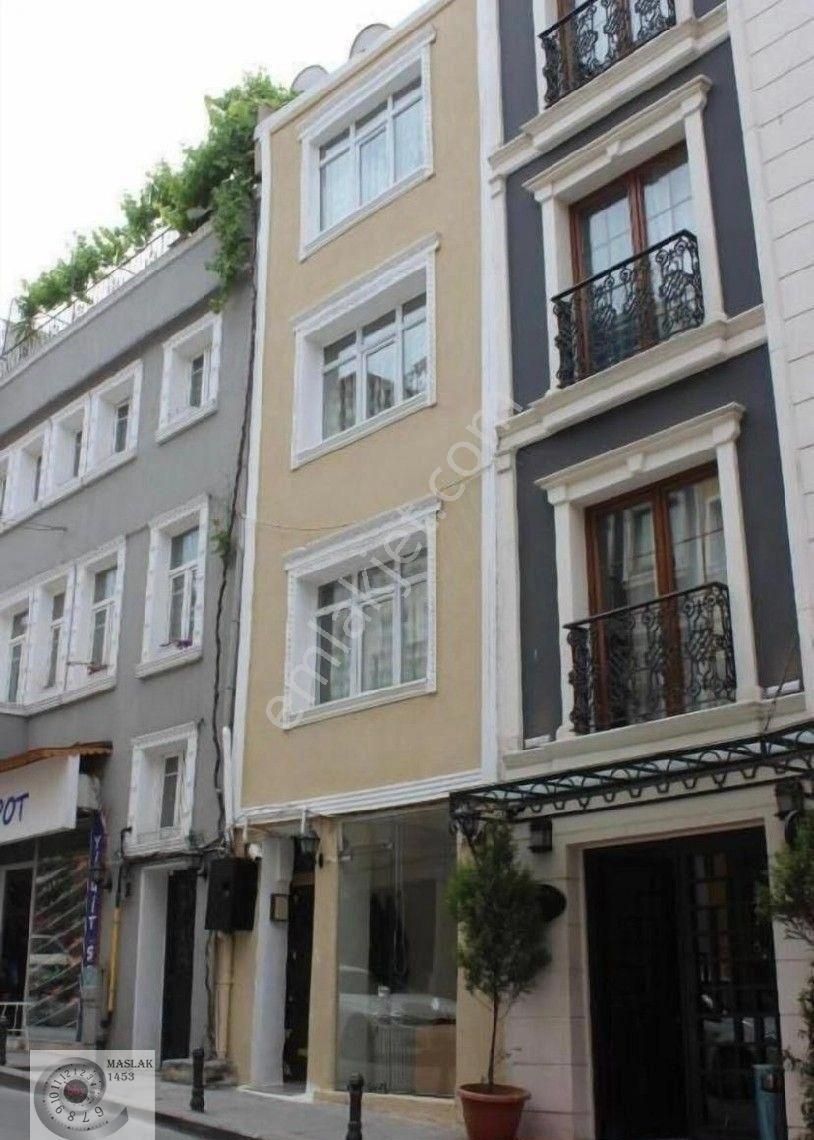 Taksim Turan Cad. Yatırımlık 4 Katlı Bina