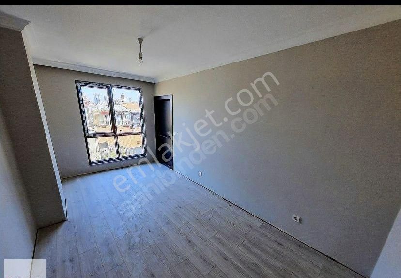 Metroya 1 Dk Yerden Isıtma K.otoparklı 3+1 İçerenköyde Daire