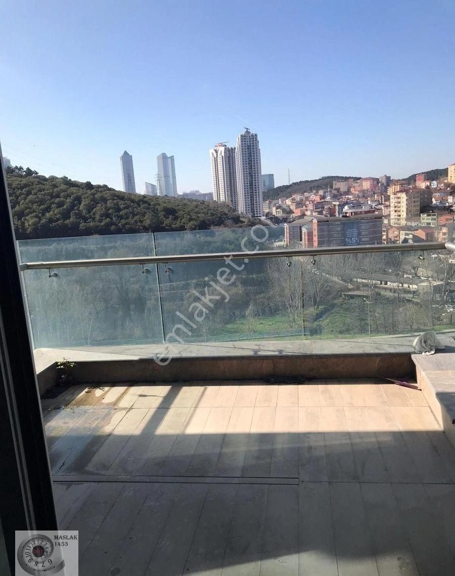 Ağaoğlu Maslak 1453 Sitesinde 3 Bölmeli Hazır Ofis ***mobilyalı***güncel İlan