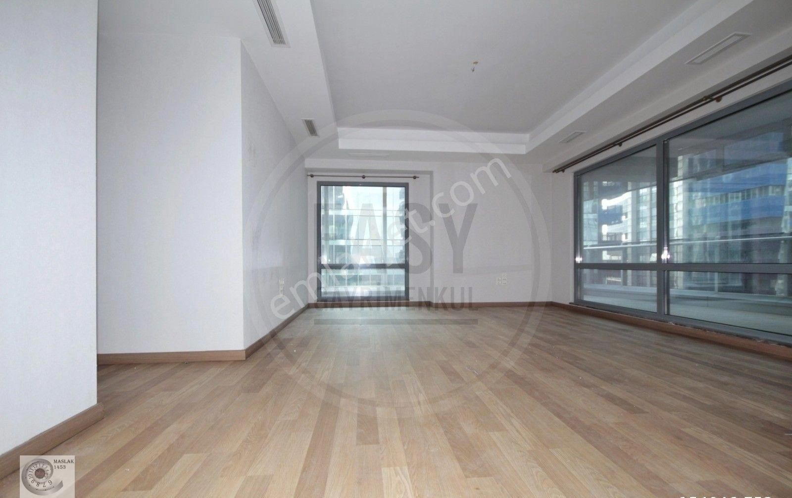 Maslak 1453 Sitesinde 2+1 Köşe Satılık Daire L Balkonlu En Büyük Tip Boş