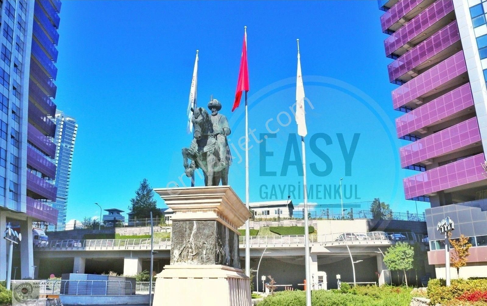 Maslak 1453 Sitesinde Satılık 1+1 Boş Daire***büyük Teraslı***
