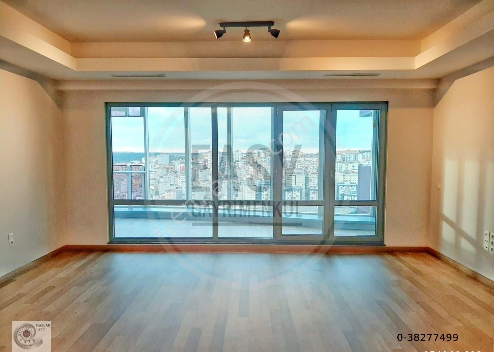 Maslak 1453 Sitesinde 1+0 Boş Satılık Balkonlu Daire