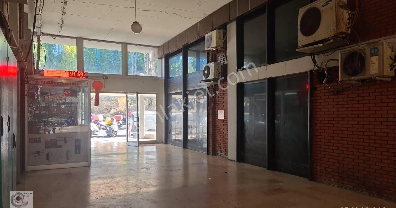 Nazmi Akbacı İş Merkezi Maslakta Kiralık -iştyeri-atölye-paket Servise Uygun