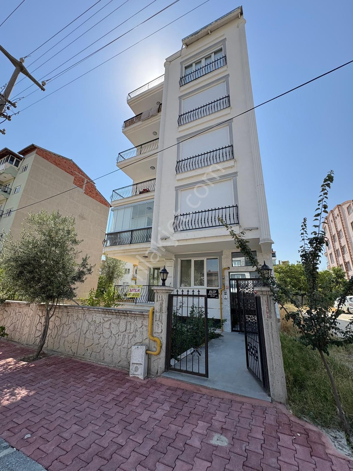 İnal Emlaktan Emekte Cadde Üzeri Satılık 2+1 80 M2 Daire