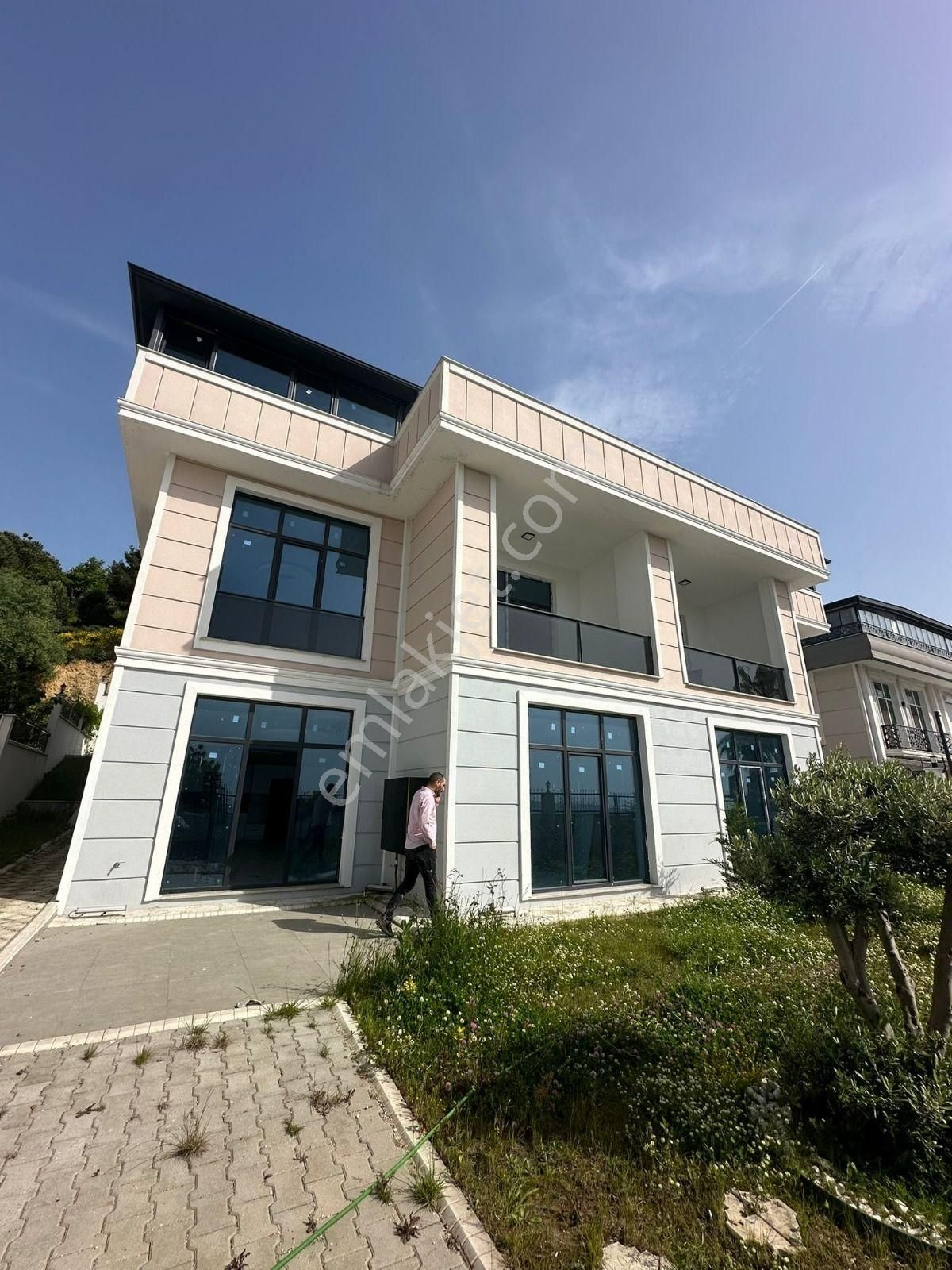 Büyükçekmece Merkezinde Sıfır 10+2 Çift Asansörlü Deniz Manzaralı Lüx İkiz Villa