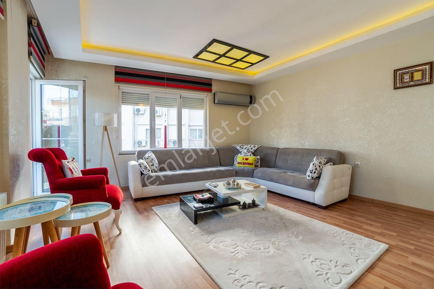 Şehrin Kalbinde Arık Caddesi Üzerinde Satılık 3+1