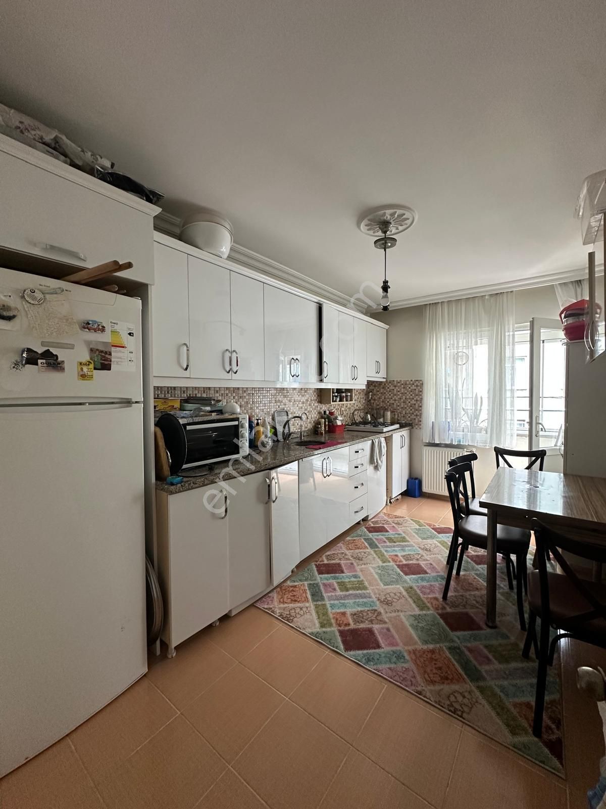 Aile Binası Hemen Taşınmaya Uygun Geniş Mutfaklı Ve Balkonlu 2+1 110m2 Satılık Daire