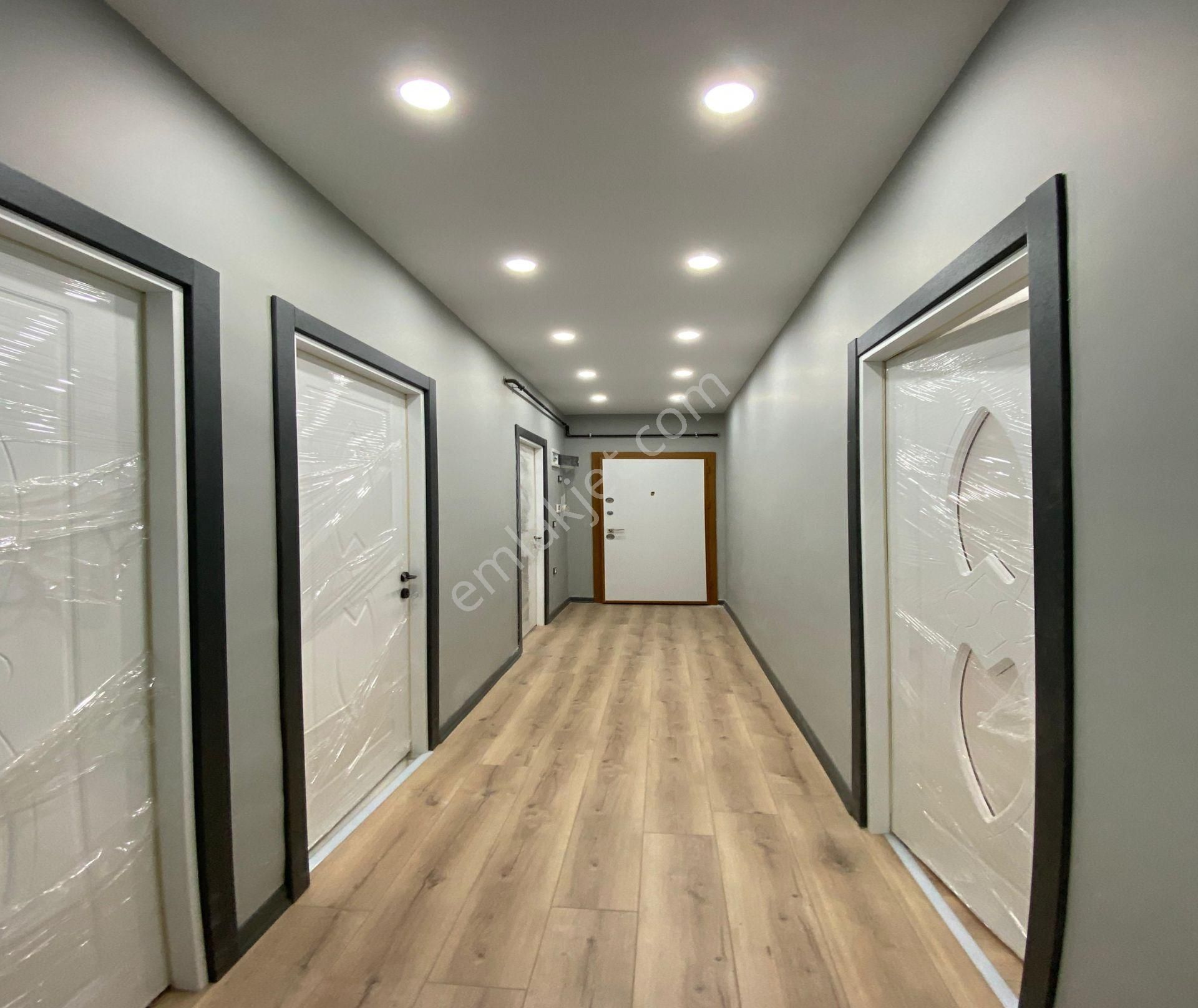 Bahçeşehir Lokasyonu Yatırıma & Oturuma Uygun 2+1 Ara Kat Dekorlu Yeni Satılık Daire - Görsel 2