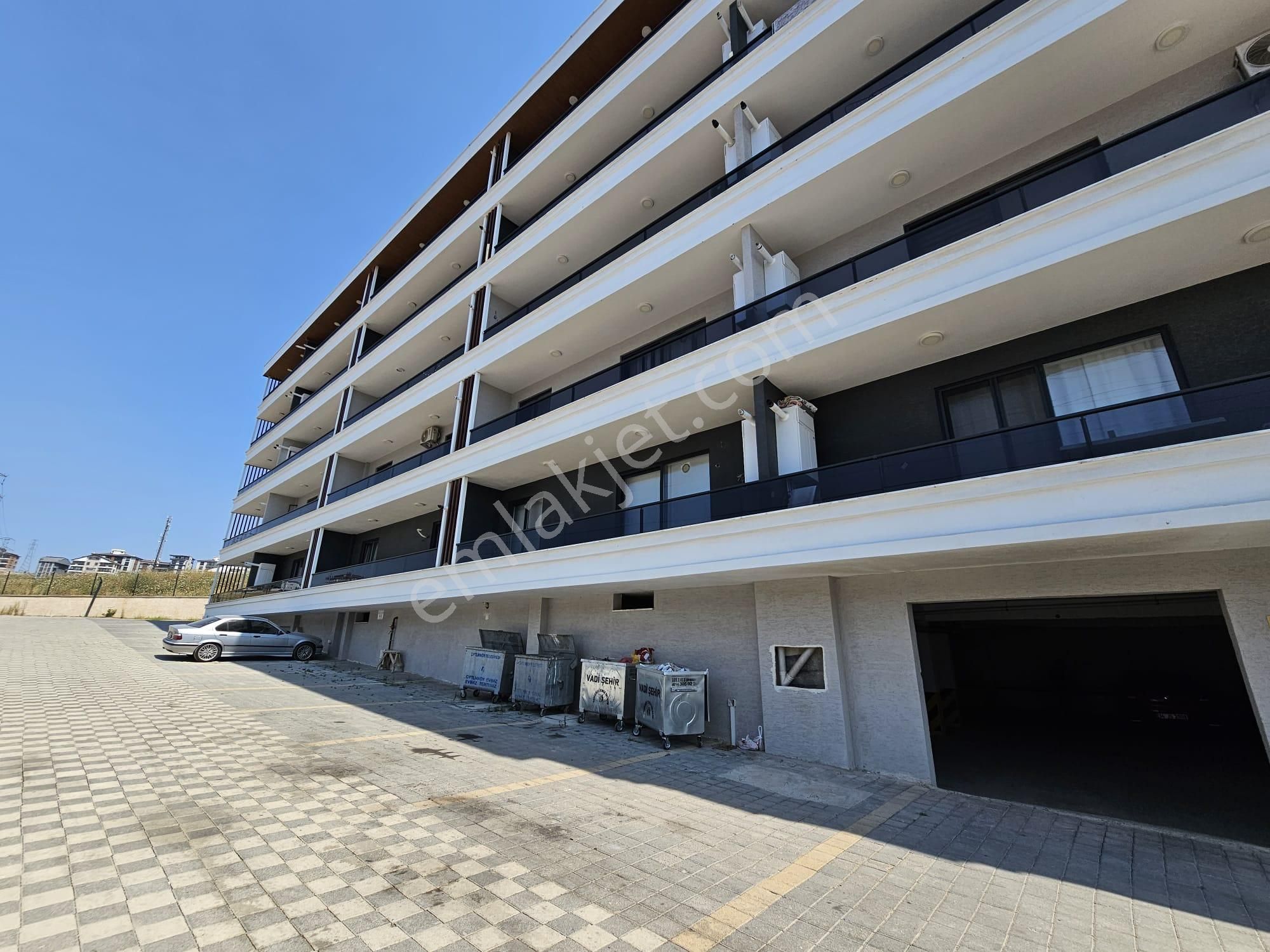 Yalova Remax Şehir 2 'den Vadişehir'de Kiralık 1+1 Bahçe Katı