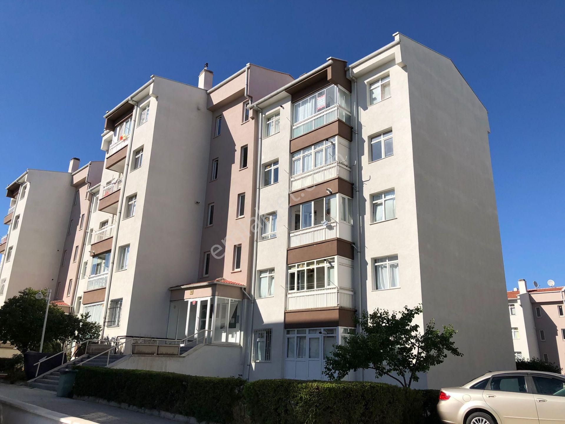 Rıza Acar'dan İnönü Mahallesi Seçkinler Sitesinde 3+1 Yapılı Çift Cephe