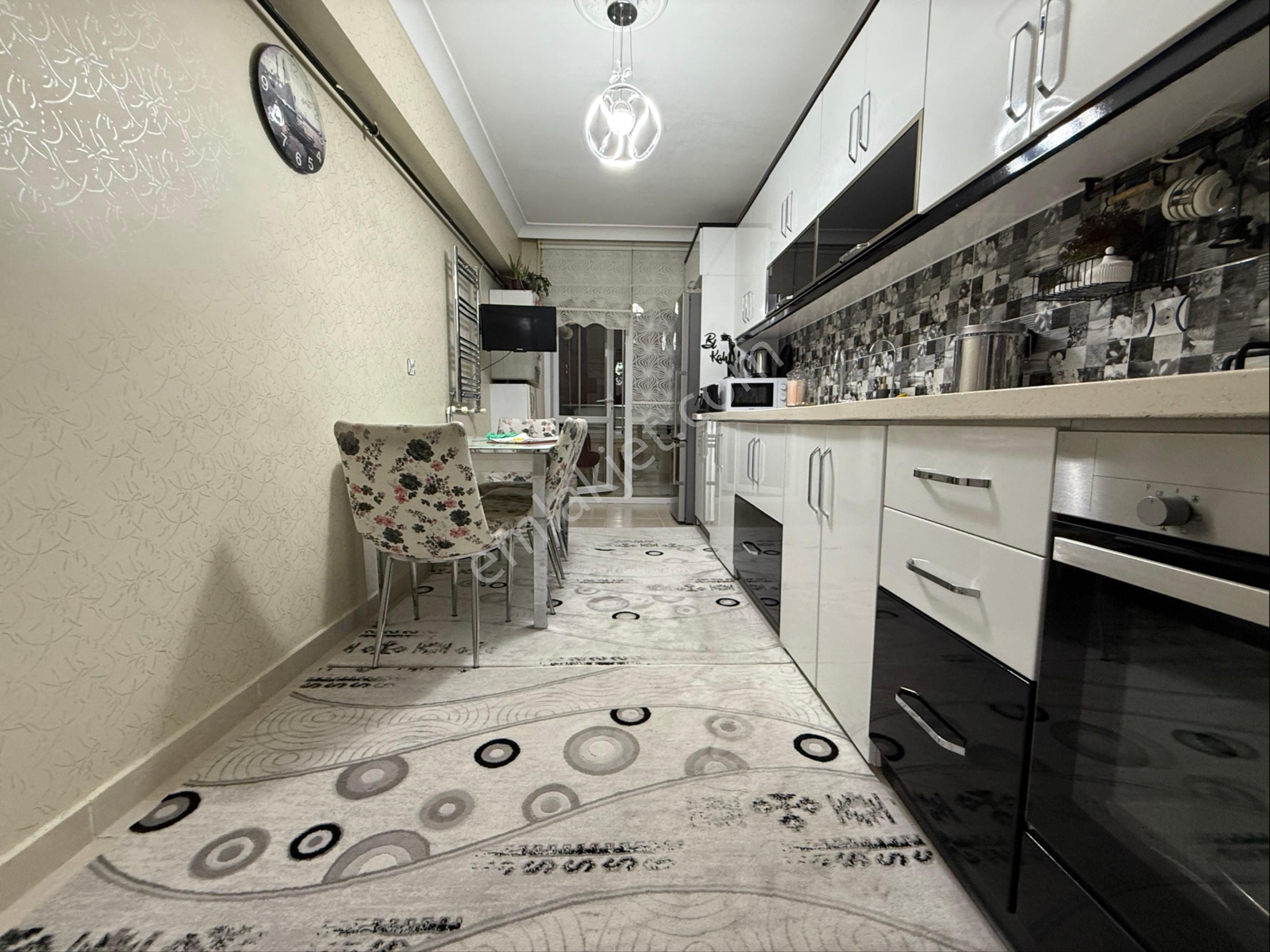 Çetin Emlak'tan Asansörlü 9 Yıllık Ful+ful Yapılı 3+1 3 Ara Kat
