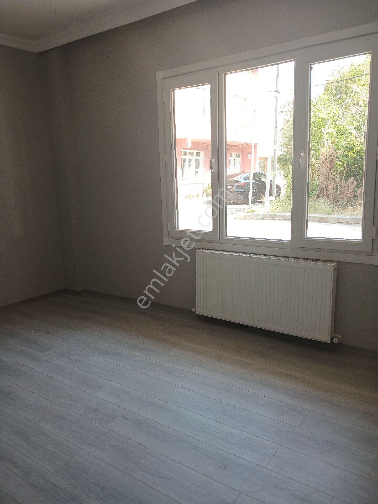 Sarıyer Ptt Evlerinde 1+1 Kiralık Daire.