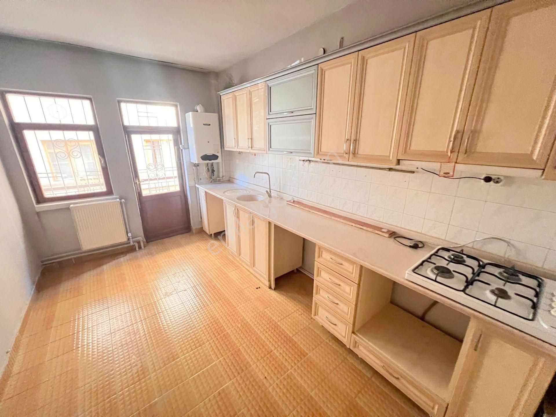 Şafak'tan Emrah'ta Gata Yakını 2+1 Salon Bağımsız Güney Cephe!