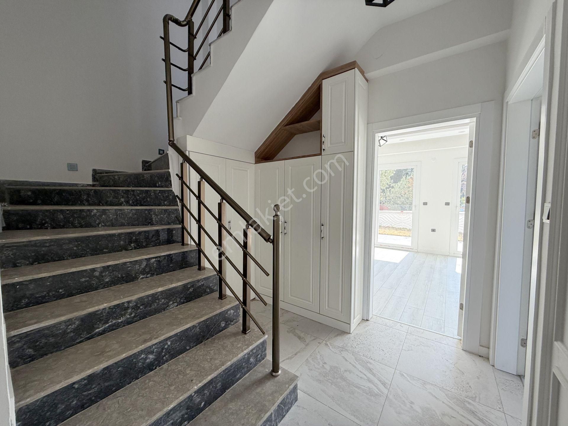 🟣🟣 Güç Gayrimenkul'den Güre'de Kazdağları Manzaralı Geniş Bahçeli Lüx Satılık 5+1 Villa - Görsel 13
