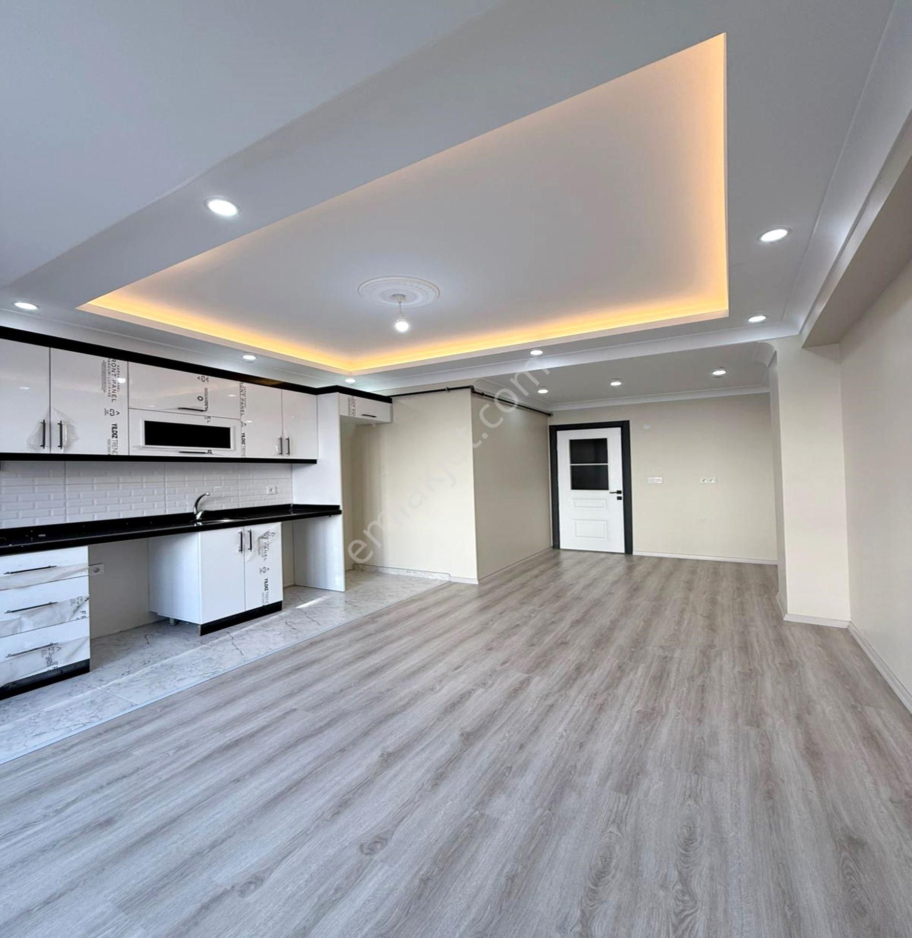 Metrobüse Yakın 1+1 Yatırıma Oturuma Uygun Satılık Emsalsiz Daire