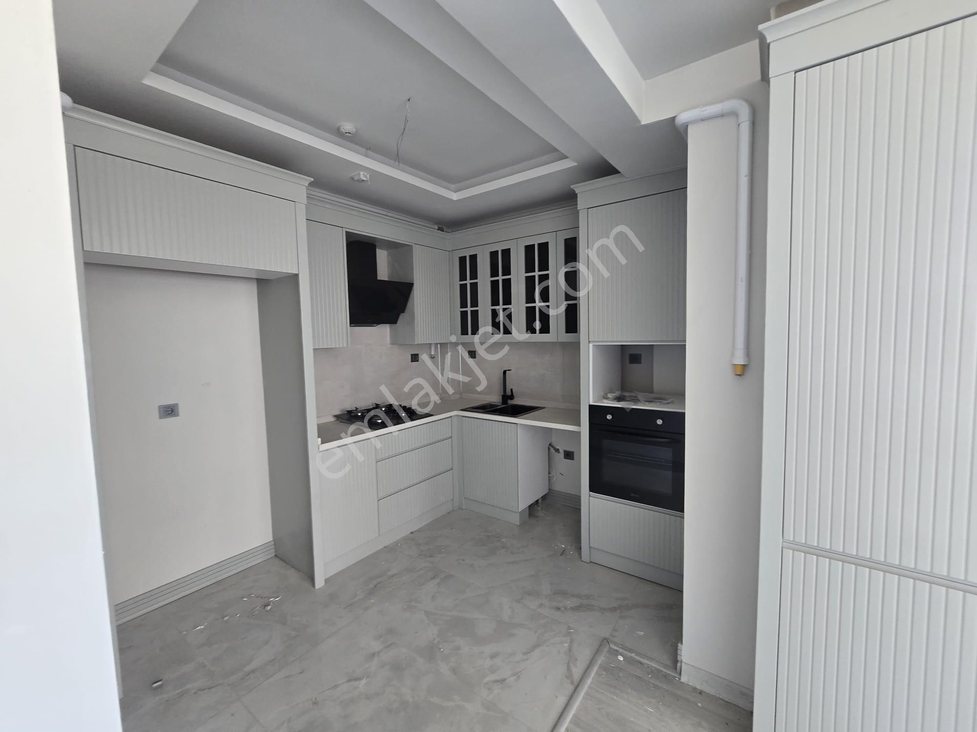 Karınca'dan 75.yıl'da Havuzlu Sitede Aylık Ödemeli 2+1 Kiralık!