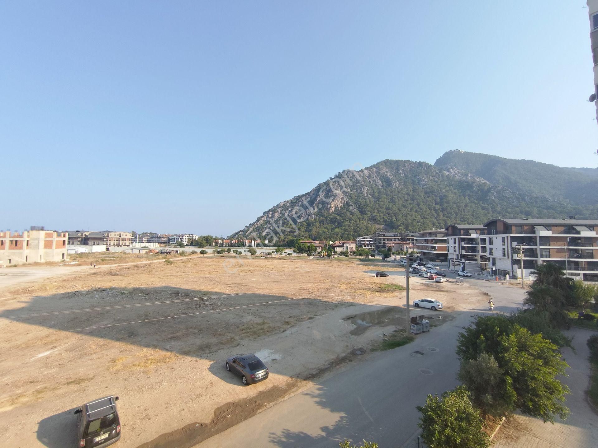 Konyaaltında 3+1 Satılık Daire | Site İçinde Geniş Dağ Manzaralı